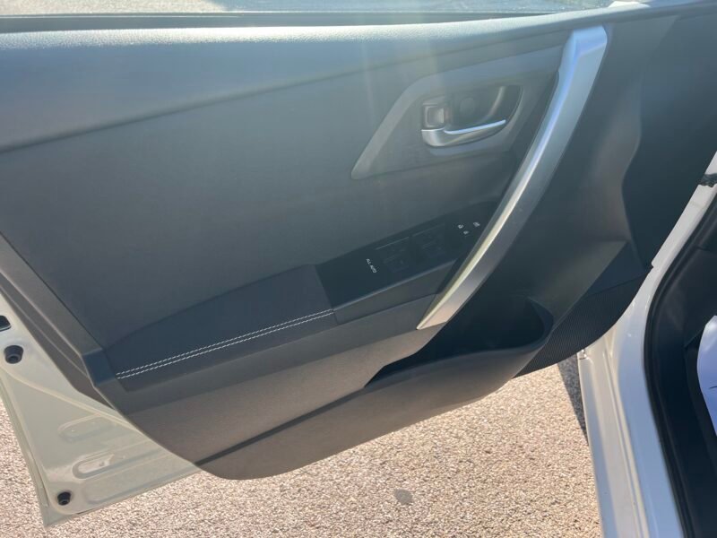 TOYOTA Auris hibrido Active 140