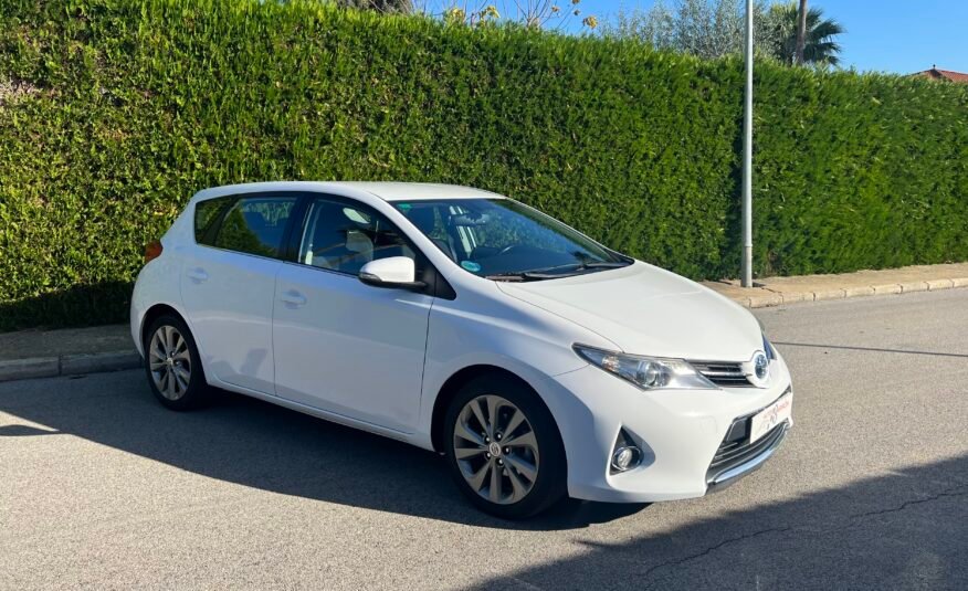 TOYOTA Auris hibrido Active 140