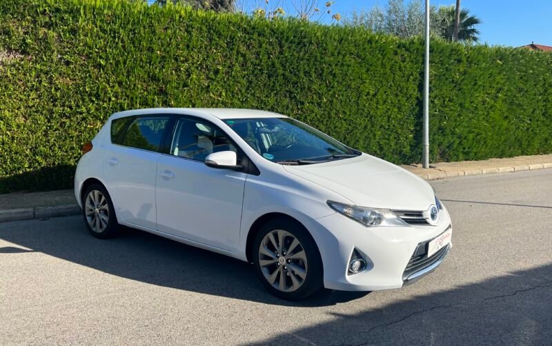 TOYOTA Auris hibrido Active 140