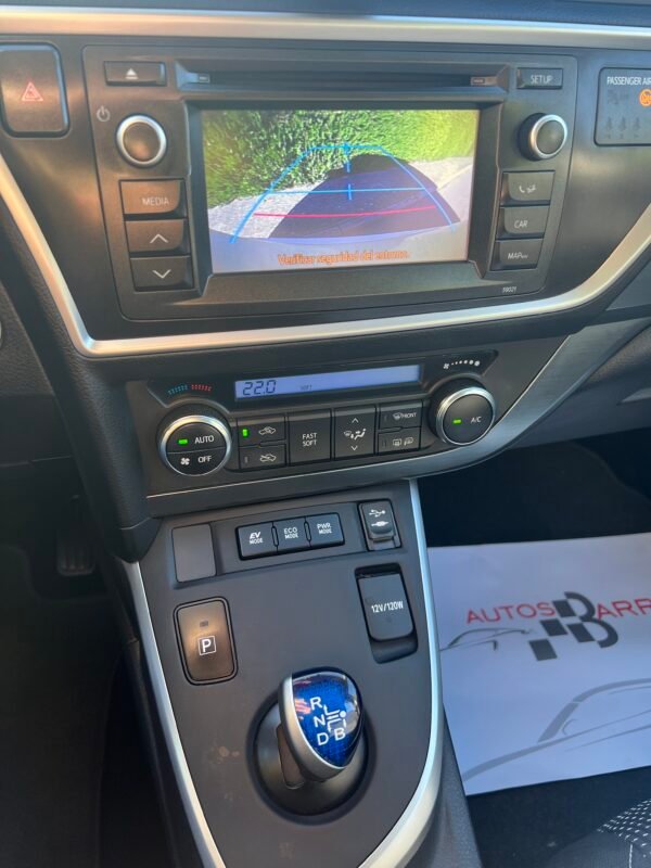TOYOTA Auris hibrido Active 140