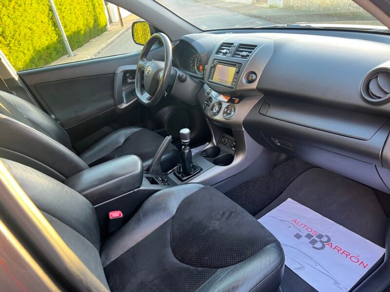 TOYOTA RAV4 2.2 d 150 EXECUTIVE 4×4