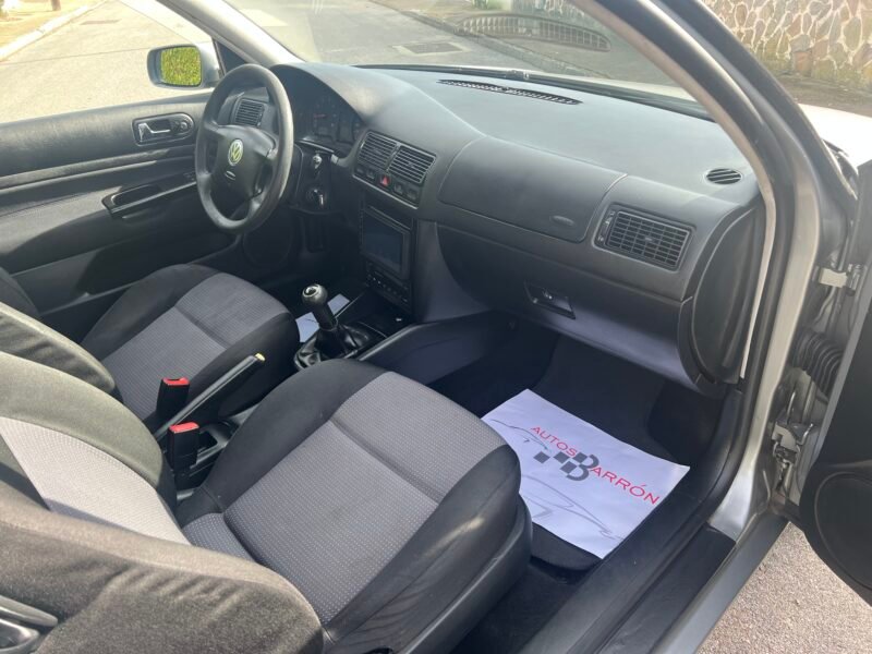 VOLKSWAGEN Golf IV 1.6 i 16 v Conceptline