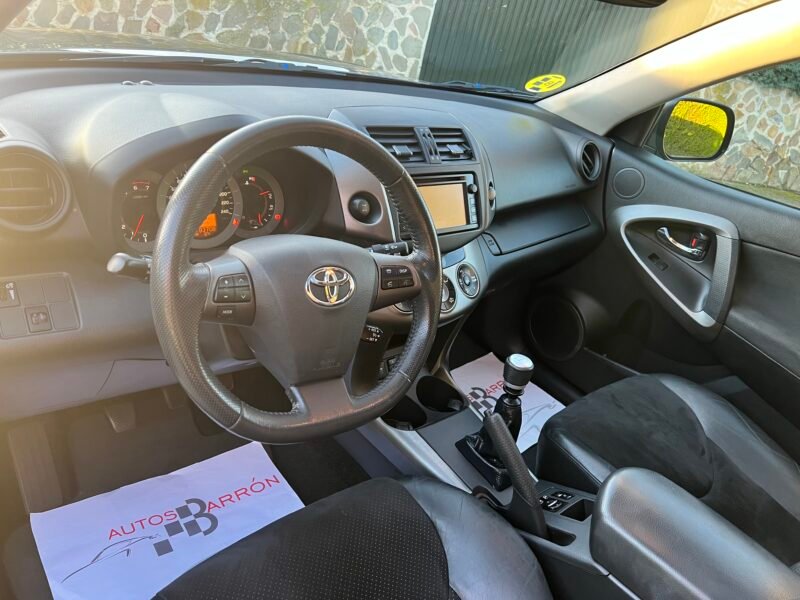 TOYOTA RAV4 2.2 d 150 EXECUTIVE 4×4