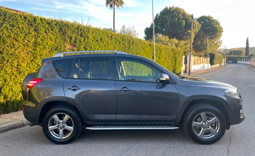 TOYOTA RAV4 2.2 d 150 EXECUTIVE 4×4