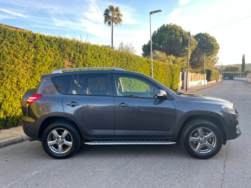 TOYOTA RAV4 2.2 d 150 EXECUTIVE 4×4