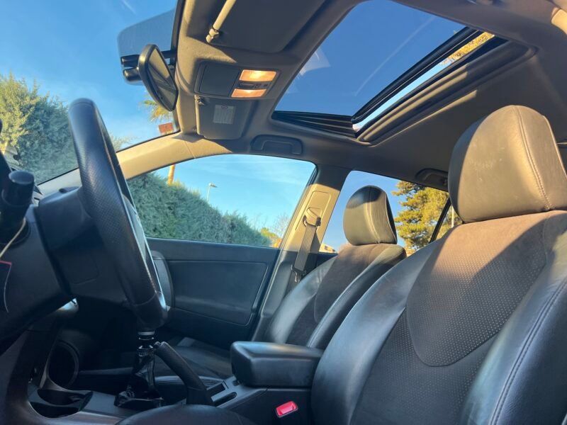 TOYOTA RAV4 2.2 d 150 EXECUTIVE 4×4