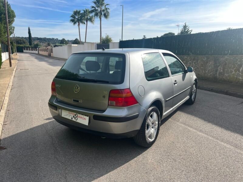 VOLKSWAGEN Golf IV 1.6 i 16 v Conceptline