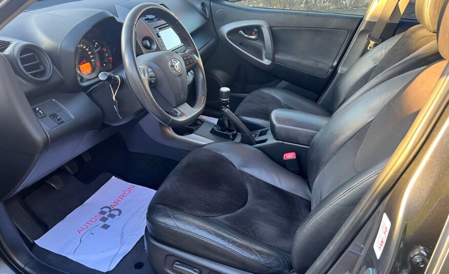 TOYOTA RAV4 2.2 d 150 EXECUTIVE 4×4
