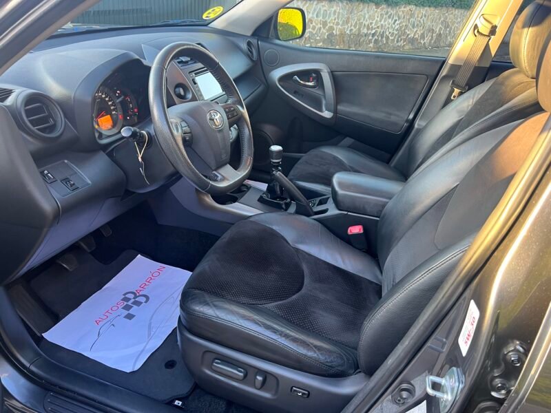 TOYOTA RAV4 2.2 d 150 EXECUTIVE 4×4