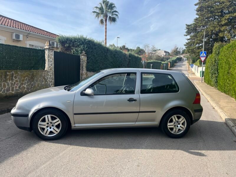 VOLKSWAGEN Golf IV 1.6 i 16 v Conceptline