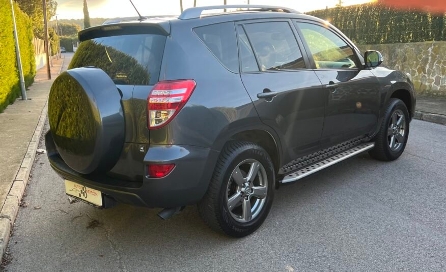 TOYOTA RAV4 2.2 d 150 EXECUTIVE 4×4