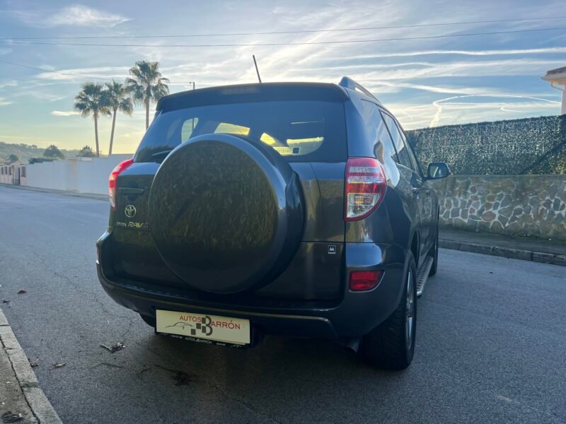TOYOTA RAV4 2.2 d 150 EXECUTIVE 4×4