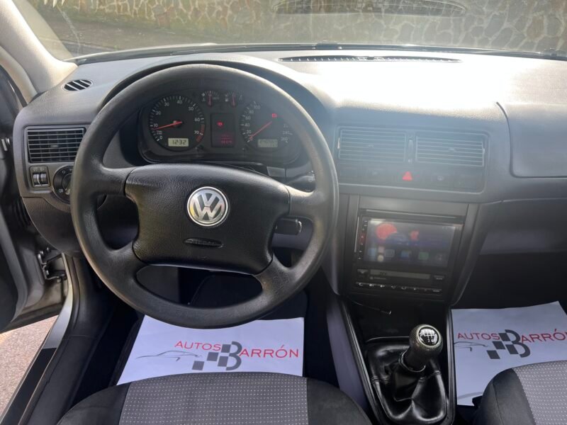 VOLKSWAGEN Golf IV 1.6 i 16 v Conceptline