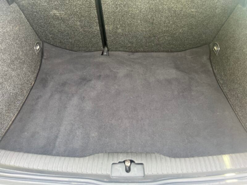 VOLKSWAGEN Golf IV 1.6 i 16 v Conceptline