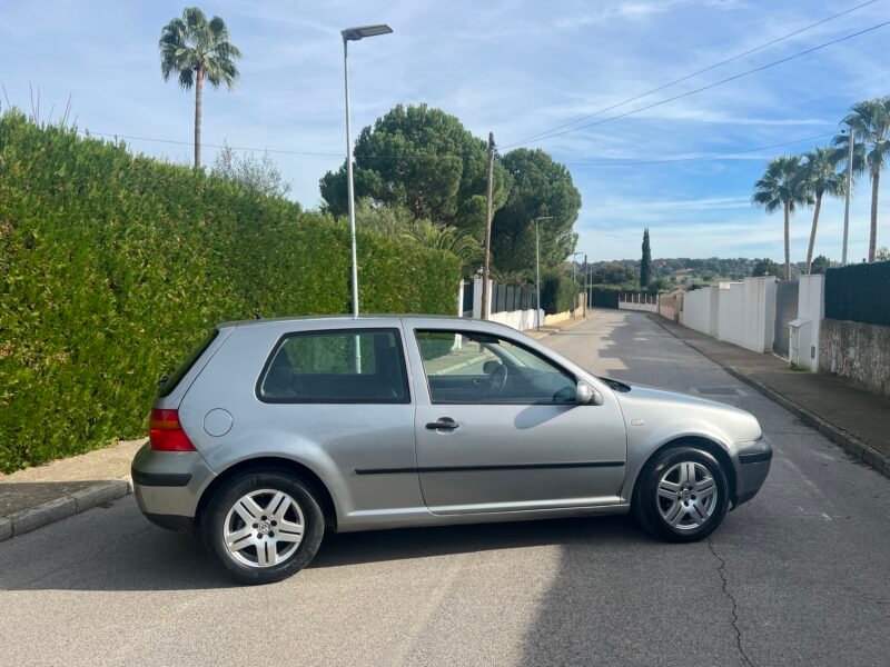 VOLKSWAGEN Golf IV 1.6 i 16 v Conceptline