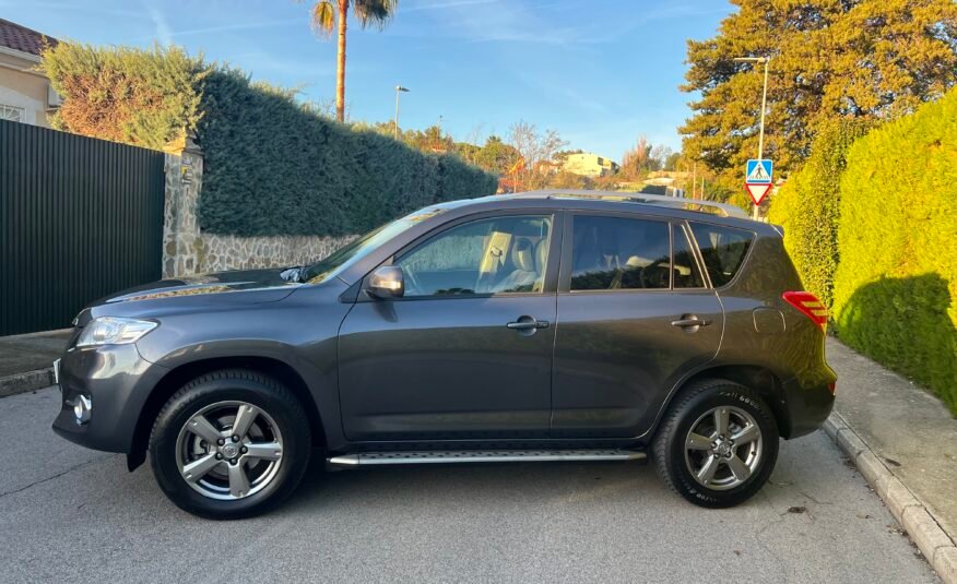 TOYOTA RAV4 2.2 d 150 EXECUTIVE 4×4