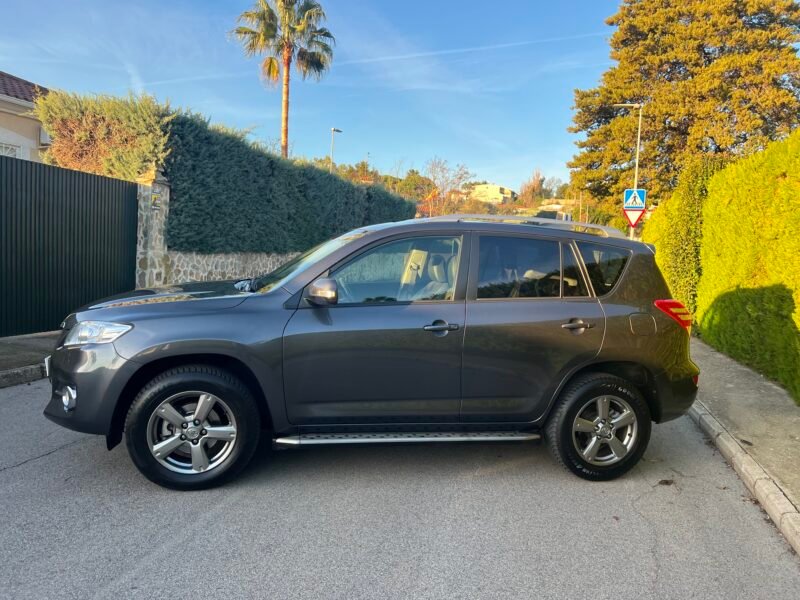 TOYOTA RAV4 2.2 d 150 EXECUTIVE 4×4