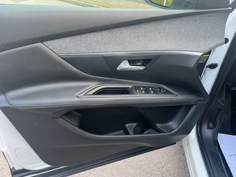 PEUGEOT 3008 1.2 i ALLURE 130 cv PURETECH