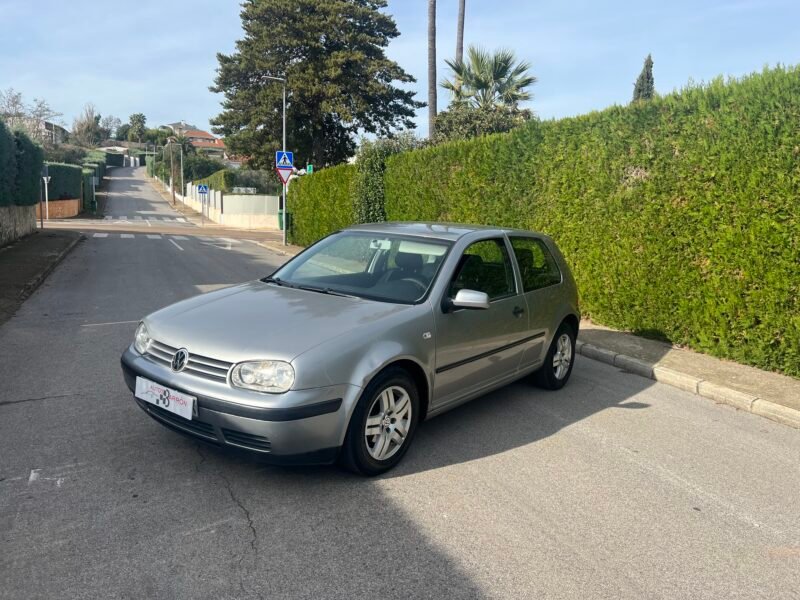 VOLKSWAGEN Golf IV 1.6 i 16 v Conceptline