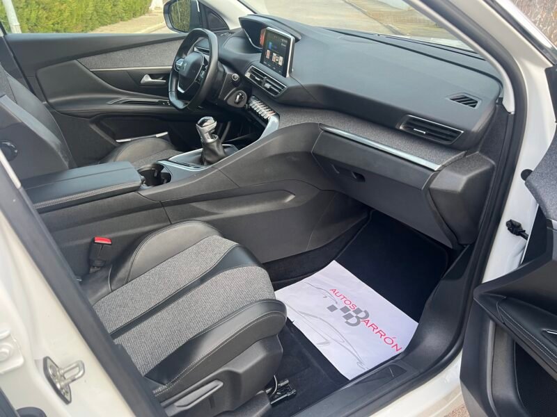 PEUGEOT 3008 1.2 i ALLURE 130 cv PURETECH