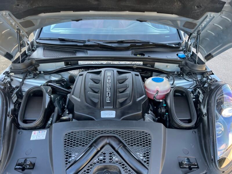 PORSCHE MACAN GTS GTS