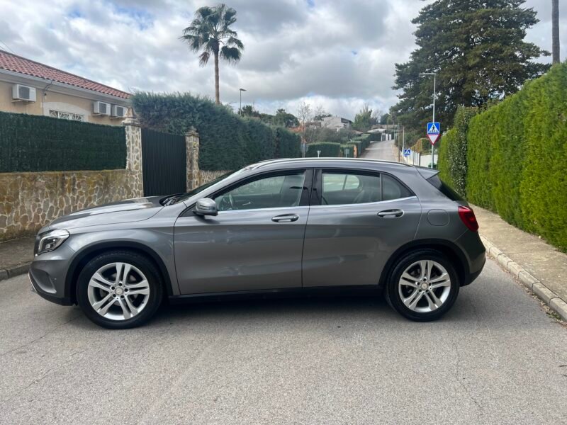 MERCEDES-BENZ GLA 220 URBAN