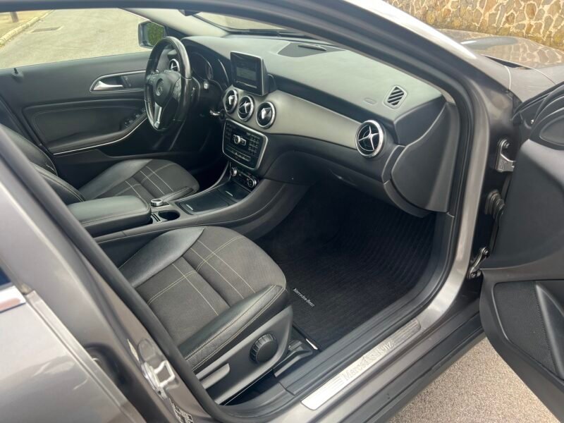 MERCEDES-BENZ GLA 220 URBAN