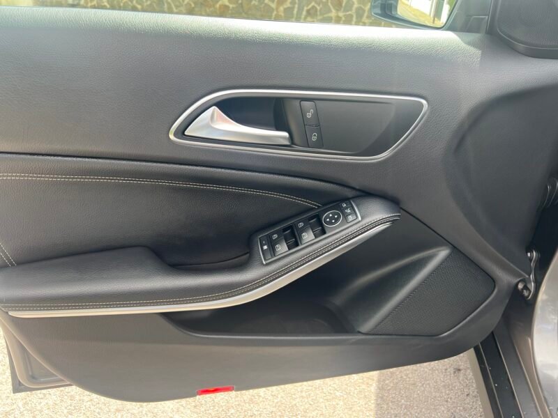 MERCEDES-BENZ GLA 220 URBAN