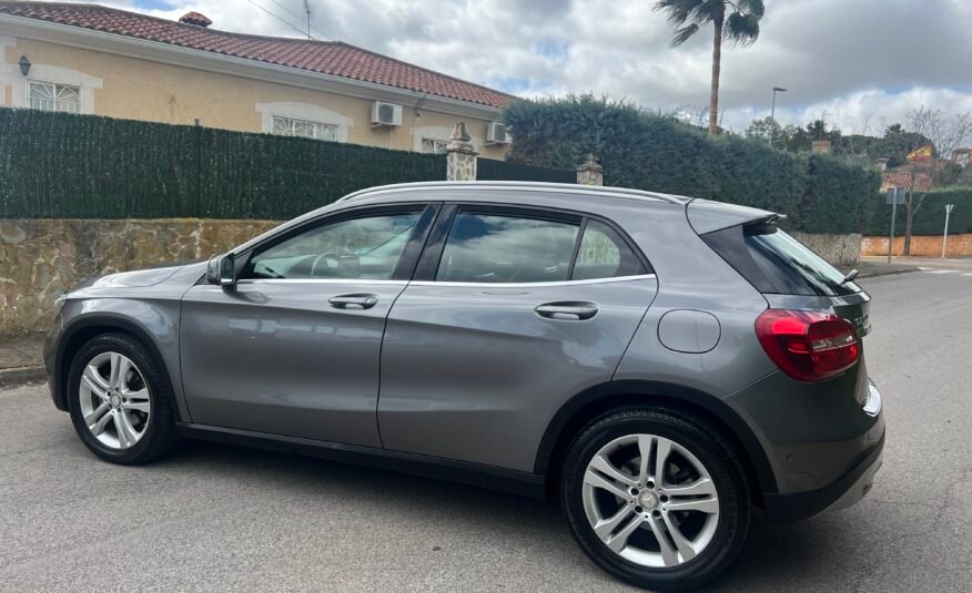 MERCEDES-BENZ GLA 220 URBAN
