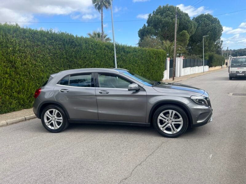MERCEDES-BENZ GLA 220 URBAN