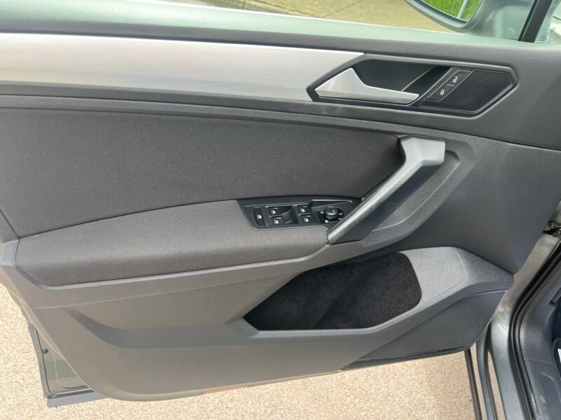 VOLKSWAGEN Tiguan 2.0 Tdi R-LINE