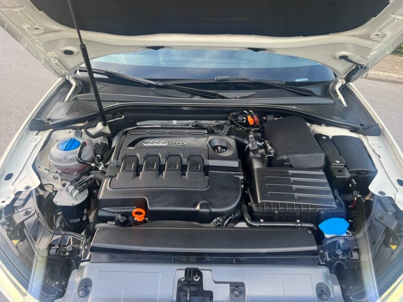 AUDI A3 1.6 Tdi 105 cv Attraction Attraction