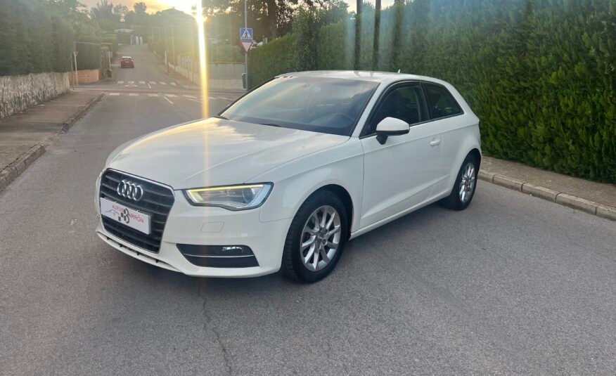 AUDI A3 1.6 Tdi 105 cv Attraction Attraction