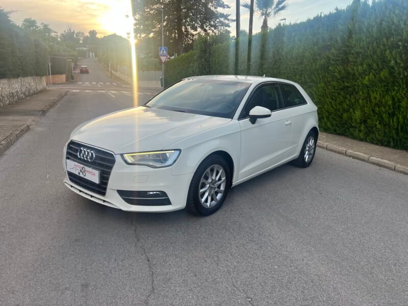 AUDI A3 1.6 Tdi 105 cv Attraction Attraction