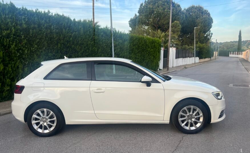 AUDI A3 1.6 Tdi 105 cv Attraction Attraction