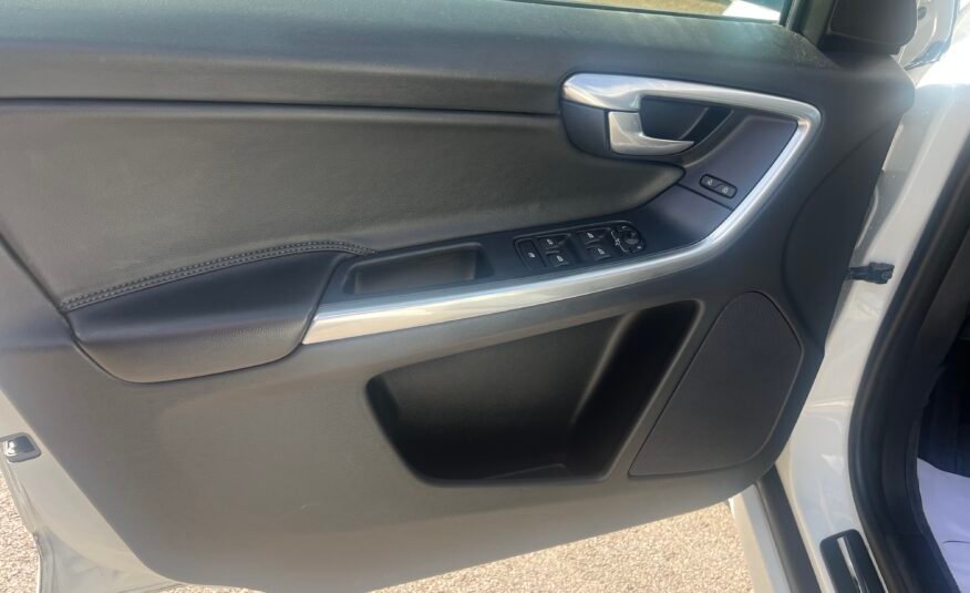VOLVO XC60 d3 150 cv Kinetic