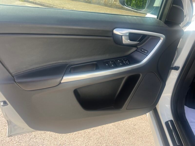 VOLVO XC60 d3 150 cv Kinetic