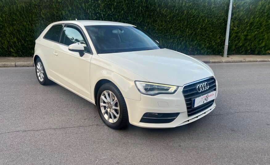 AUDI A3 1.6 Tdi 105 cv Attraction Attraction