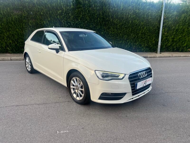 AUDI A3 1.6 Tdi 105 cv Attraction Attraction