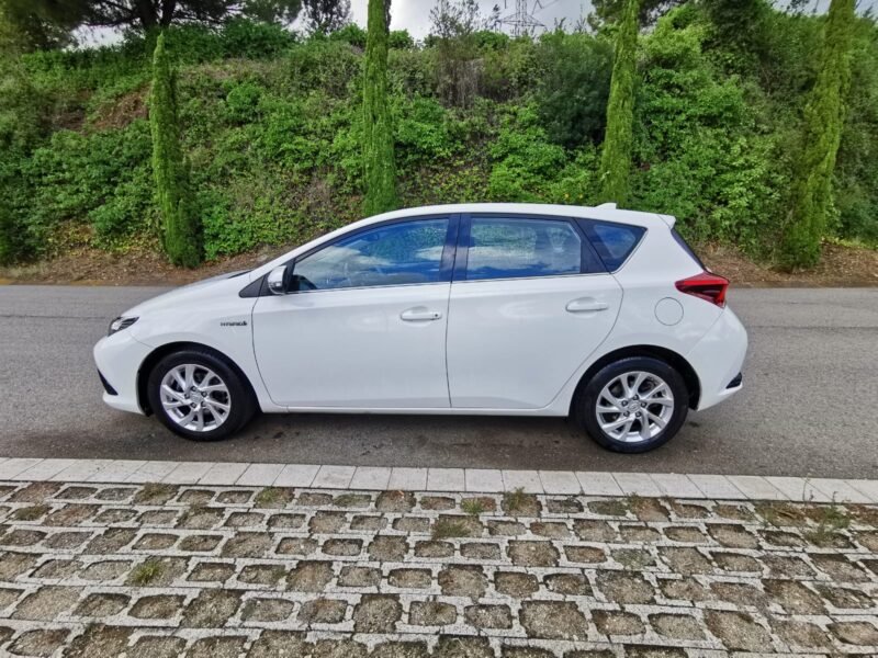 TOYOTA Auris Active