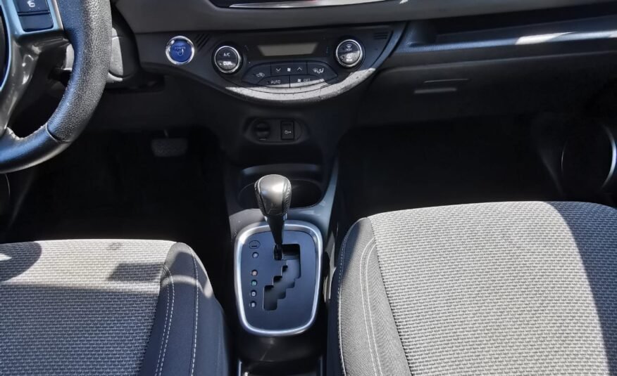 TOYOTA Yaris Avtive