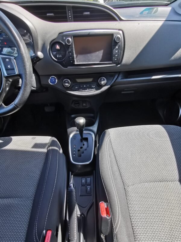 TOYOTA Yaris Avtive