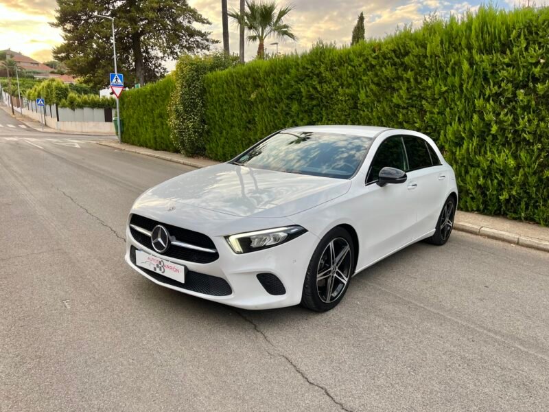 MERCEDES-BENZ A 180 d Pack Black Night