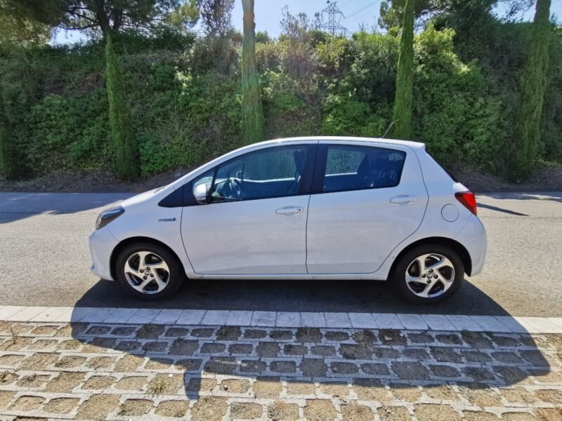 TOYOTA Yaris Avtive