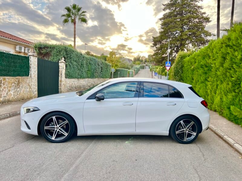 MERCEDES-BENZ A 180 d Pack Black Night