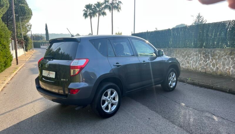 TOYOTA Rav4 2.2 d 150 4×4 Executive EXECUTIVE