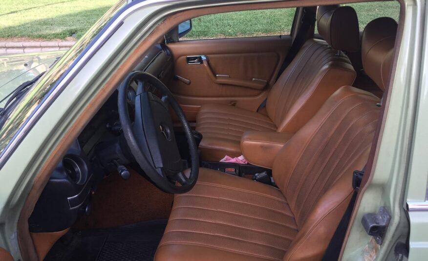 MERCEDES-BENZ 300 d Berlina