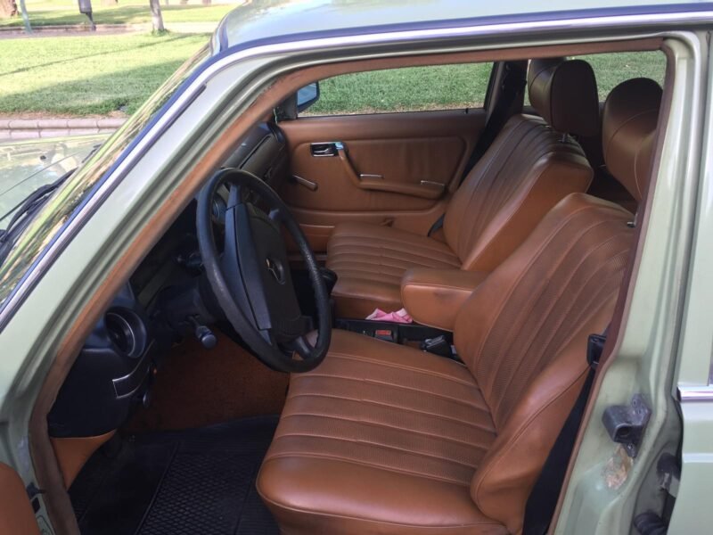 MERCEDES-BENZ 300 d Berlina