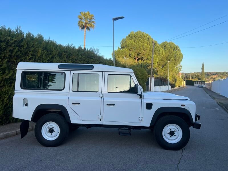 LAND-ROVER Defender 110 SW Td5 122 cv 110 SW TD5 122 cv