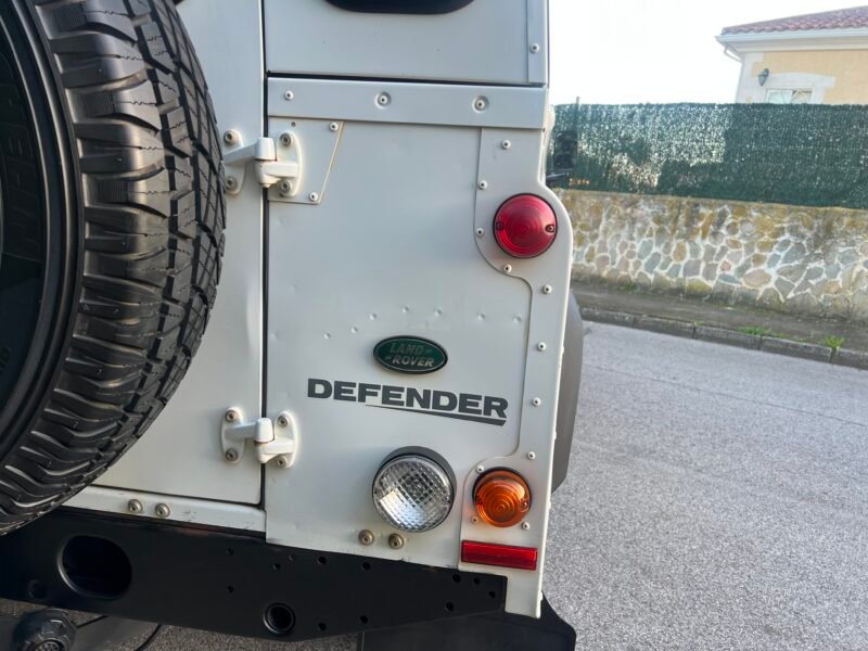 LAND-ROVER Defender 110 SW Td5 122 cv 110 SW TD5 122 cv